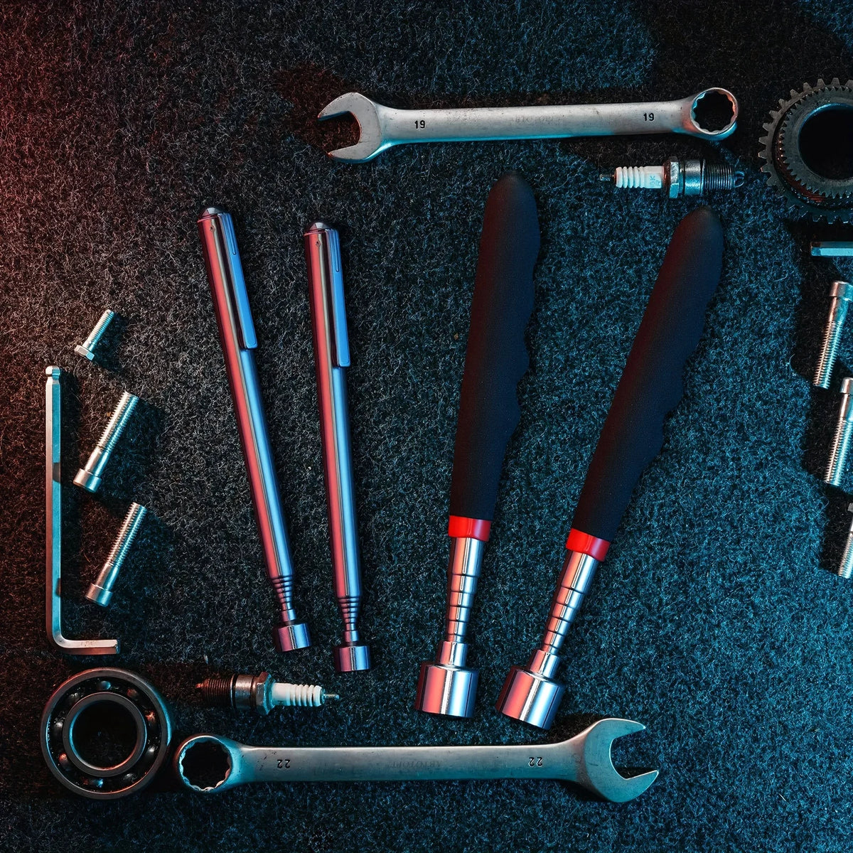 Telescopic Magnetic Pickup Tool for Hard-to-Reach Areas